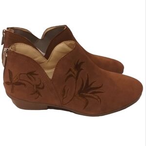 NWOT Kenneth Cole Reaction Suede Booties